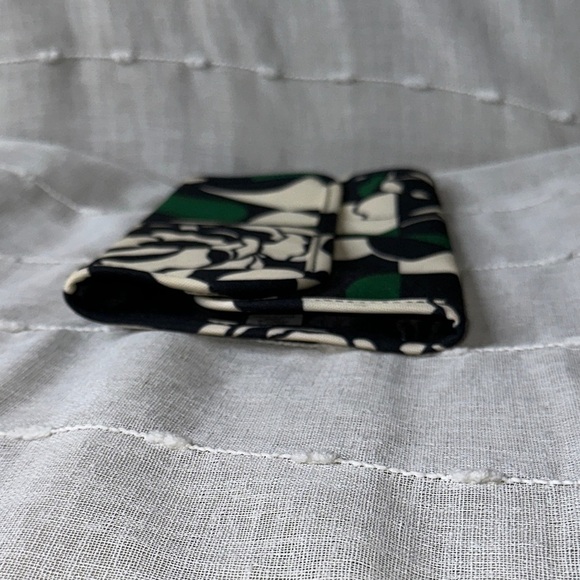 Vera Bradley Imperial Rose Pattern Tri-Fold Style Makeup Brush Travel Case NWOT - Picture 3 of 12